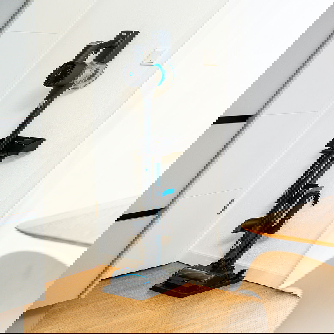 Platzsparende Standhalterung